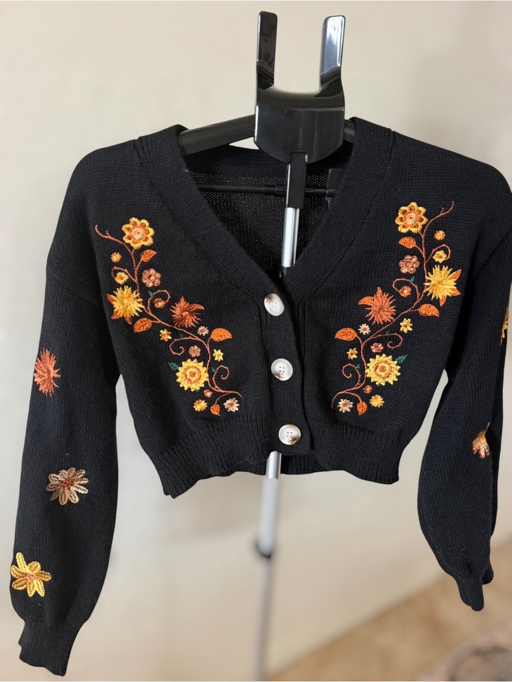 ROMWE Black Floral Embroidered Cropped Cardigan Sweater Medium